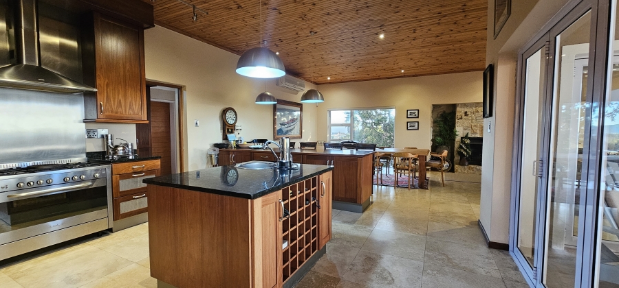 5 Bedroom Property for Sale in Middedorp Western Cape